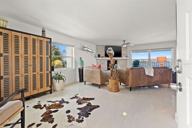 380 8TH AVENUE N 4, Tierra Verde, FL 33715