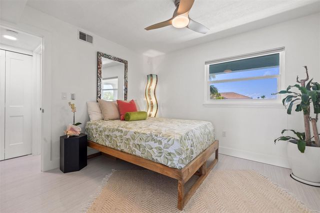 380 8TH AVENUE N 4, Tierra Verde, FL 33715