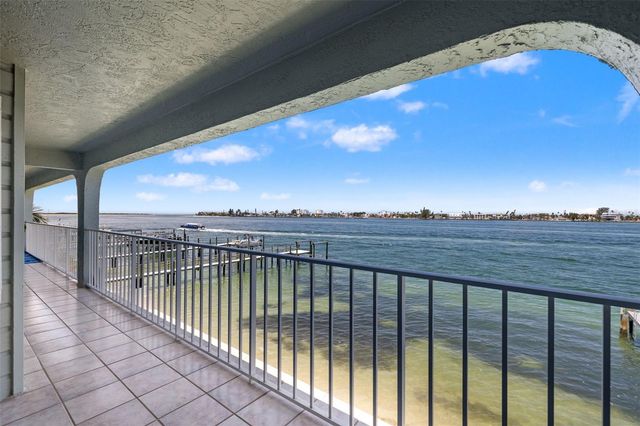 380 8TH AVENUE N 4, Tierra Verde, FL 33715