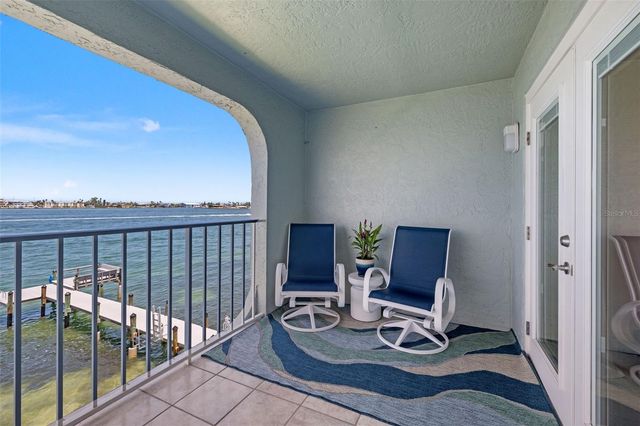 380 8TH AVENUE N 4, Tierra Verde, FL 33715