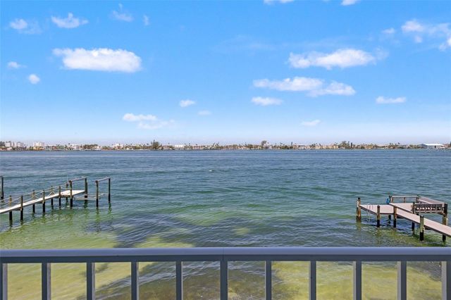 380 8TH AVENUE N 4, Tierra Verde, FL 33715