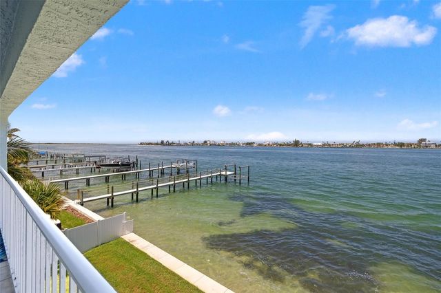 380 8TH AVENUE N 4, Tierra Verde, FL 33715