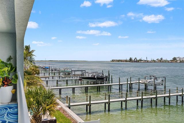 380 8TH AVENUE N 4, Tierra Verde, FL 33715