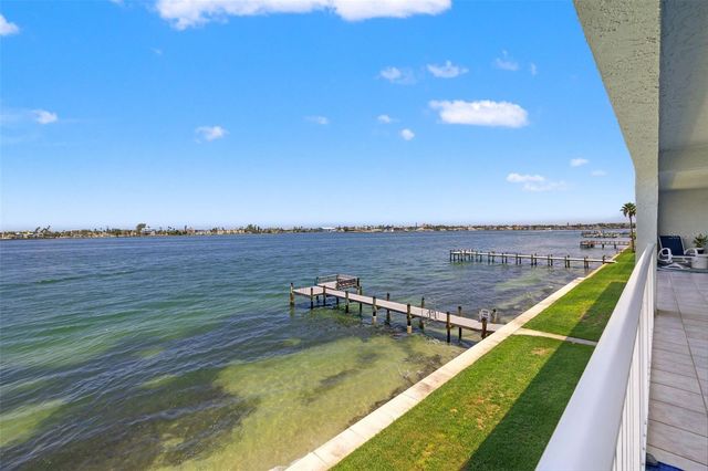 380 8TH AVENUE N 4, Tierra Verde, FL 33715