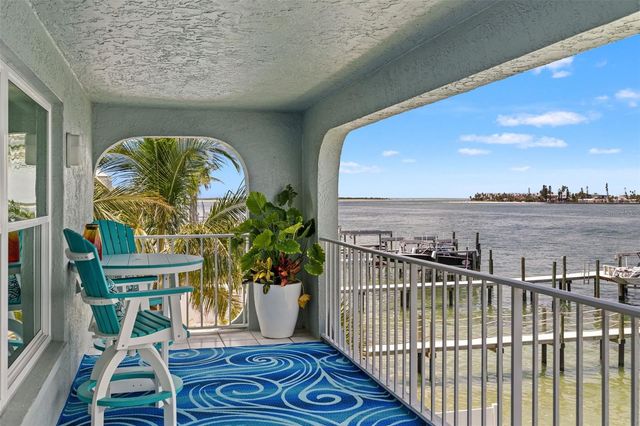 380 8TH AVENUE N 4, Tierra Verde, FL 33715