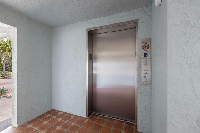 380 8TH AVENUE N 4, Tierra Verde, FL 33715