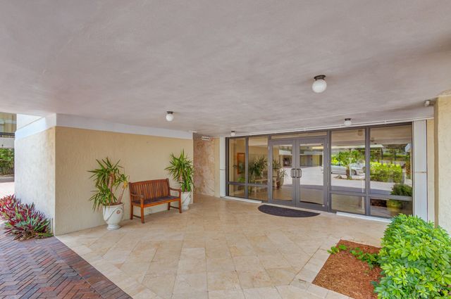 70 CELESTIAL Way 203, Juno Beach, FL 33408