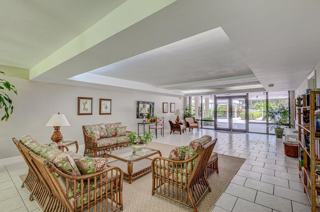 70 CELESTIAL Way 203, Juno Beach, FL 33408