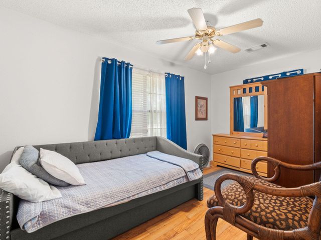 216 Hammond, Hornbeck, LA 71439