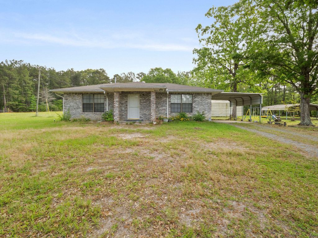 216 Hammond, Hornbeck, LA 71439