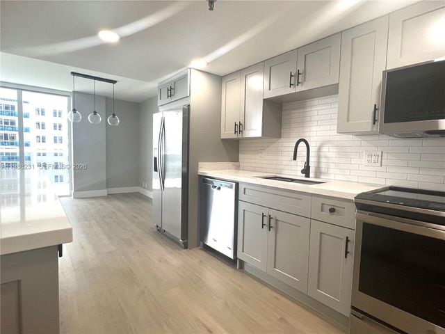 2401 Collins Ave 803, Miami Beach, FL 33140