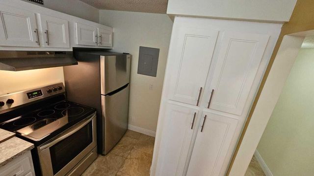 205 Foxtail Drive H3, Greenacres, FL 33415