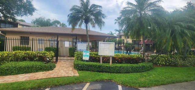 205 Foxtail Drive H3, Greenacres, FL 33415