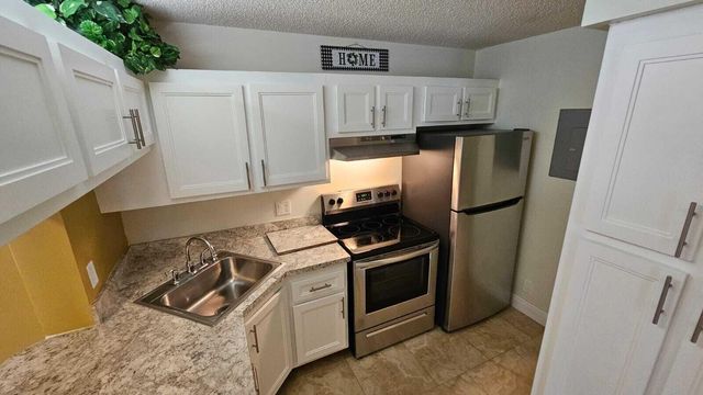 205 Foxtail Drive H3, Greenacres, FL 33415