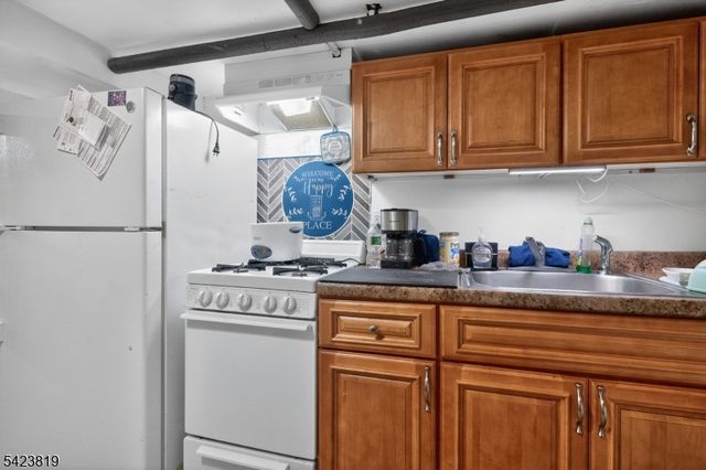752 Highland Ave, Newark City, NJ 07104
