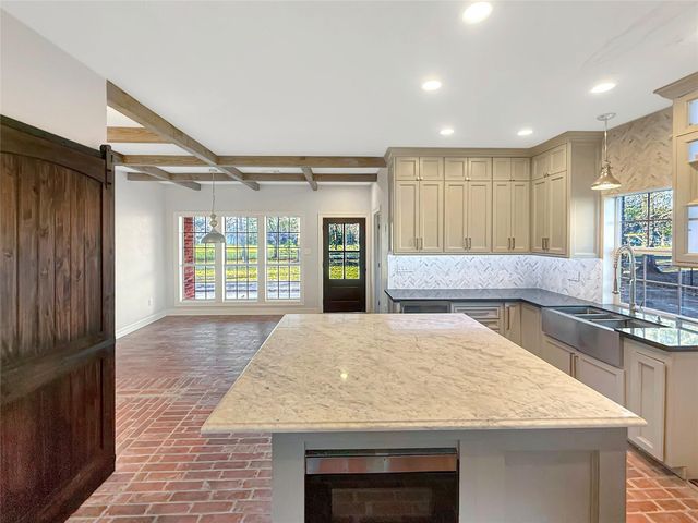 1330 Woodway Boulevard, Sour Lake, TX 77659