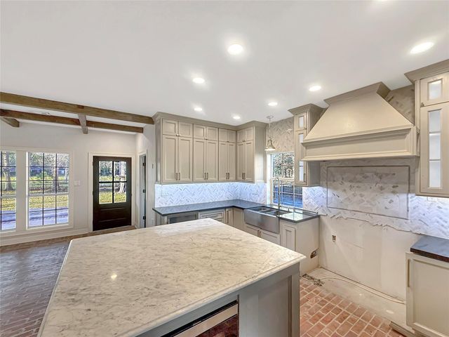 1330 Woodway Boulevard, Sour Lake, TX 77659