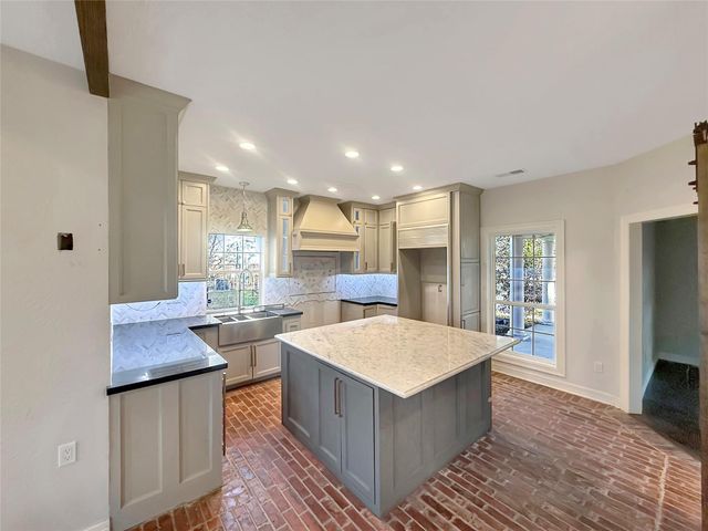 1330 Woodway Boulevard, Sour Lake, TX 77659