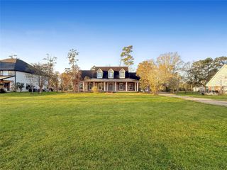 1330 Woodway Boulevard, Sour Lake, TX 77659