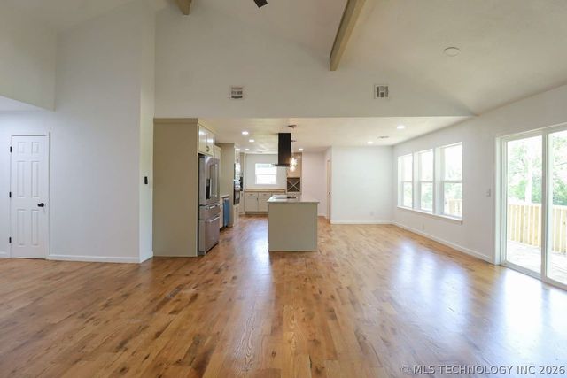 2806 W 70th Street, Tulsa, OK 74132