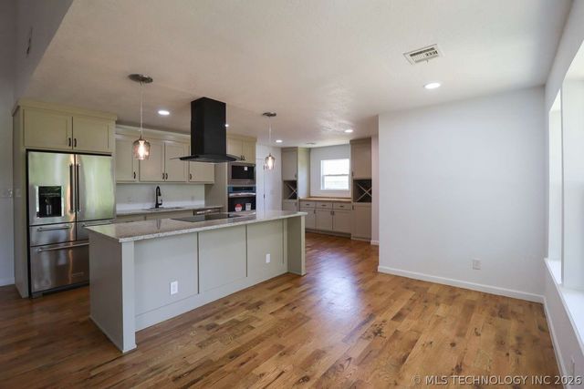 2806 W 70th Street, Tulsa, OK 74132