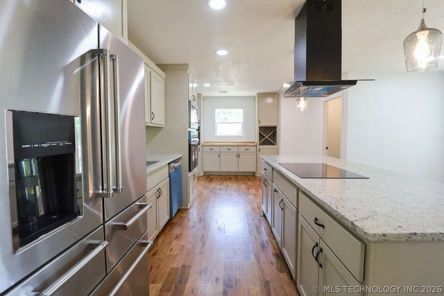 2806 W 70th Street, Tulsa, OK 74132