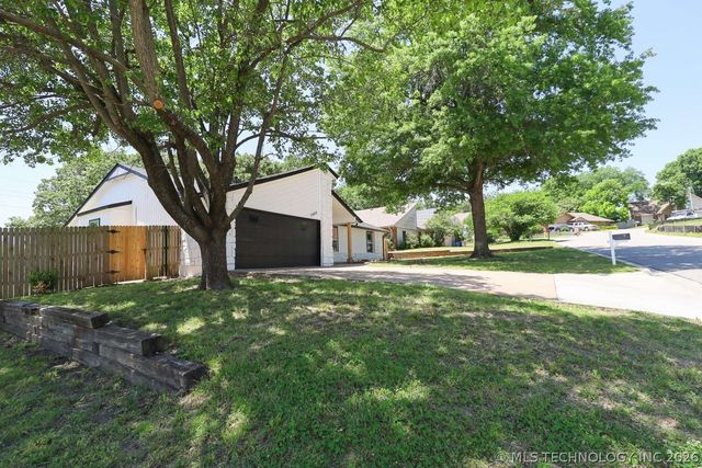 2806 W 70th Street, Tulsa, OK 74132