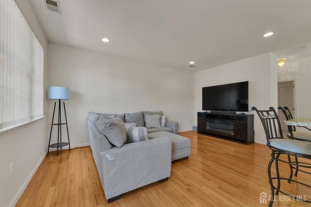 22 Augusta Place, East Brunswick, NJ 08816