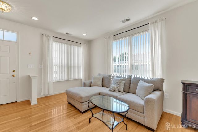 22 Augusta Place, East Brunswick, NJ 08816