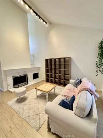 19 Dartmouth, Irvine, CA 92612