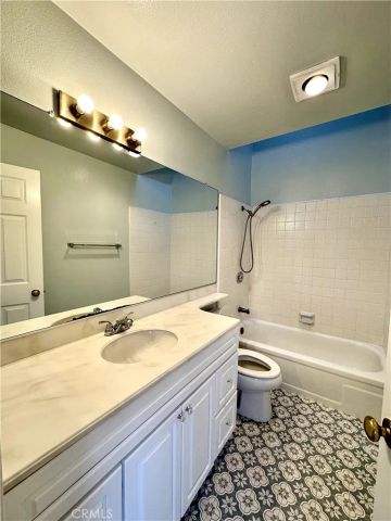 19 Dartmouth, Irvine, CA 92612