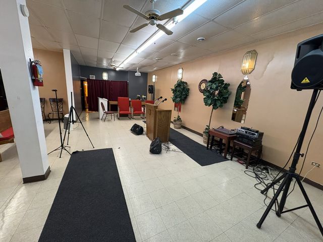 391 E Kensington Avenue, Chicago, IL 60628