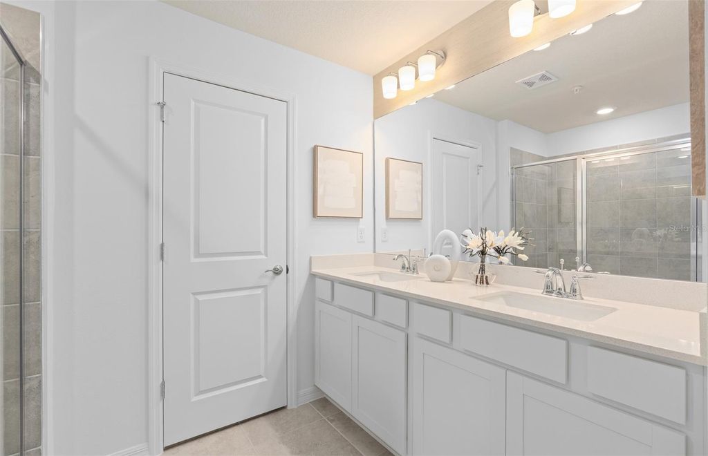 Image 20 of property listing at 10565 GLOWING BEACON STREET, Orlando, FL 32829