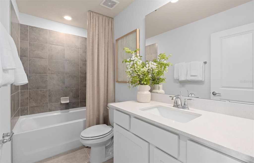 Image 28 of property listing at 10565 GLOWING BEACON STREET, Orlando, FL 32829