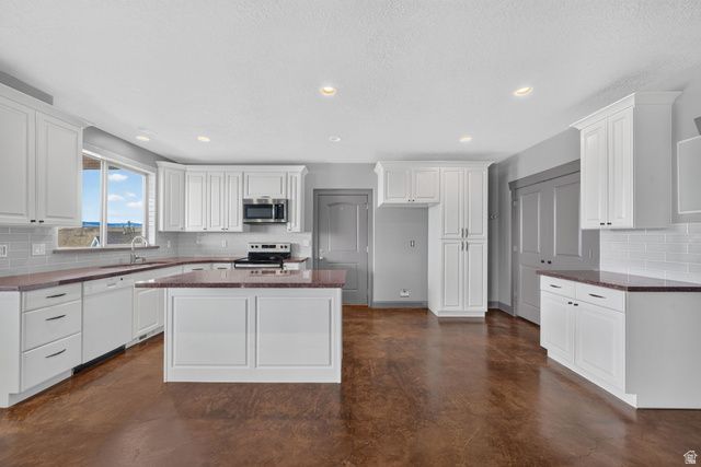 5119 N RAVENCREST LN, Lehi, UT 84043