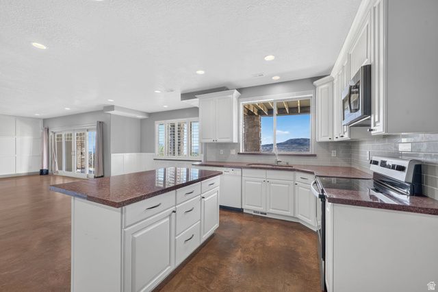 5119 N RAVENCREST LN, Lehi, UT 84043