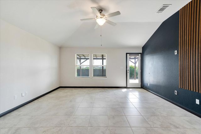 160 Sun Ray DR, Kyle, TX 78640