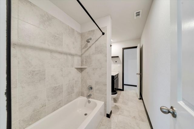 160 Sun Ray DR, Kyle, TX 78640