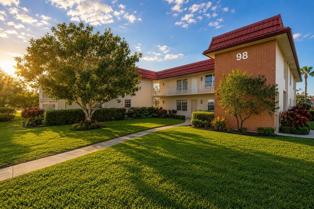 98 Spring Lake Drive 103, Vero Beach, FL 32962