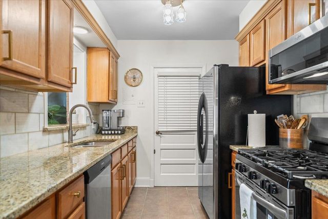 163 N MENDENHALL RD, Memphis, TN 38117