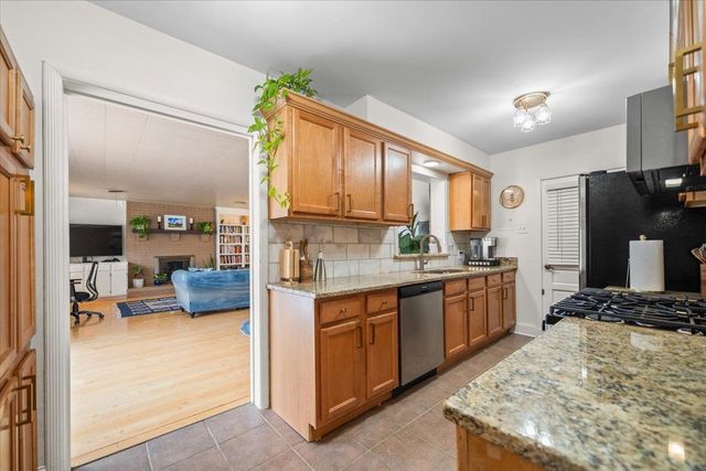 163 N MENDENHALL RD, Memphis, TN 38117