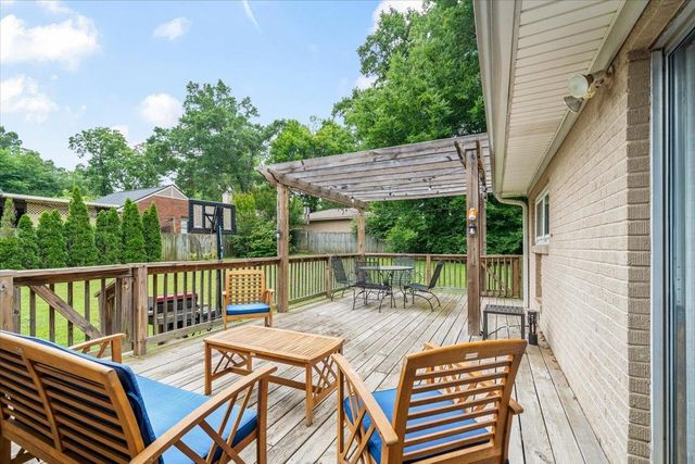 163 N MENDENHALL RD, Memphis, TN 38117