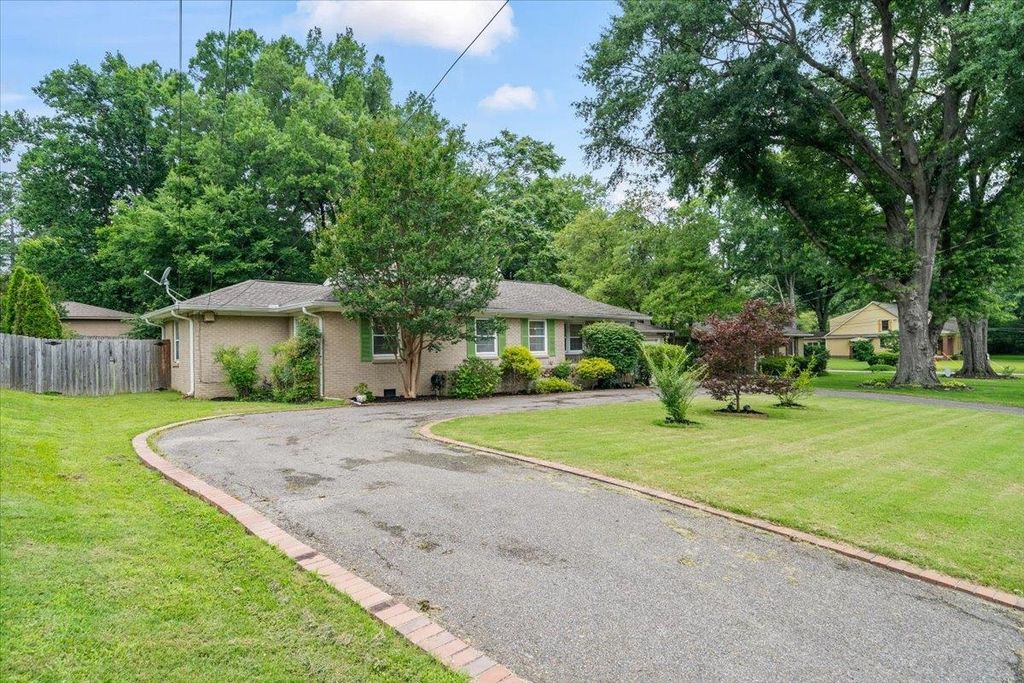 163 N MENDENHALL RD, Memphis, TN 38117