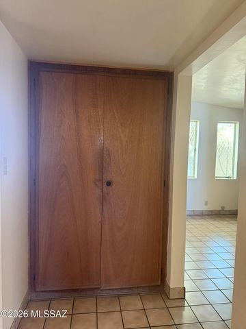 9432 E El Cajon Drive, Tucson, AZ 85710