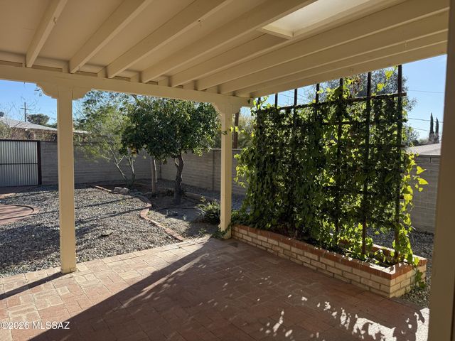 9432 E El Cajon Drive, Tucson, AZ 85710