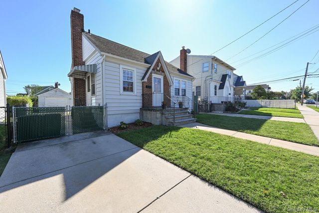1087 Esther Street, Franklin Square, NY 11010