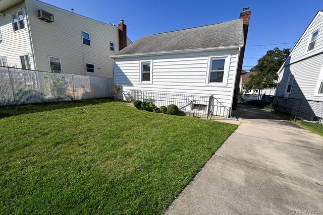 1087 Esther Street, Franklin Square, NY 11010