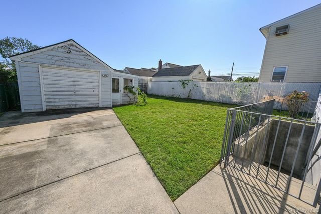 1087 Esther Street, Franklin Square, NY 11010