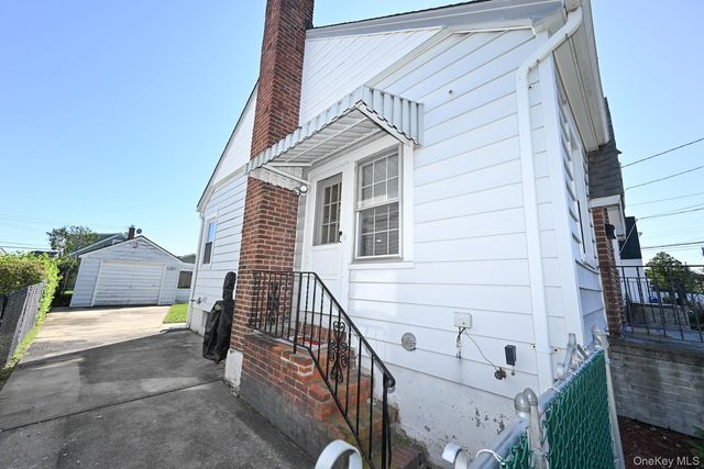 1087 Esther Street, Franklin Square, NY 11010