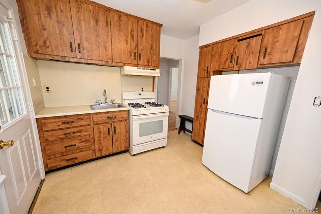 1087 Esther Street, Franklin Square, NY 11010